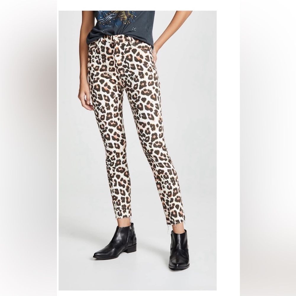 ✨NWT MOTHER high waisted looker fray jeans in leopard✨